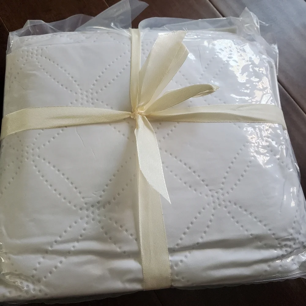 Waterproof mattress pad for cribs New in original package protects again…
